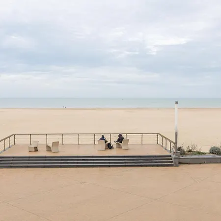 Daire Lecomte - Sunset Walks 108 *